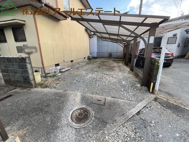 姫路市辻井8丁目　　　中古戸建の駐車場