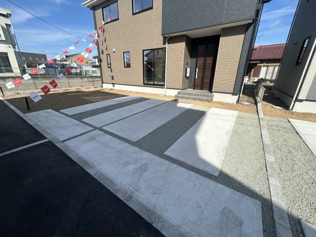 新築　前橋市前箱田町1期　１号棟の駐車場|現地写真　駐車スペースは並列2台分可能です！
