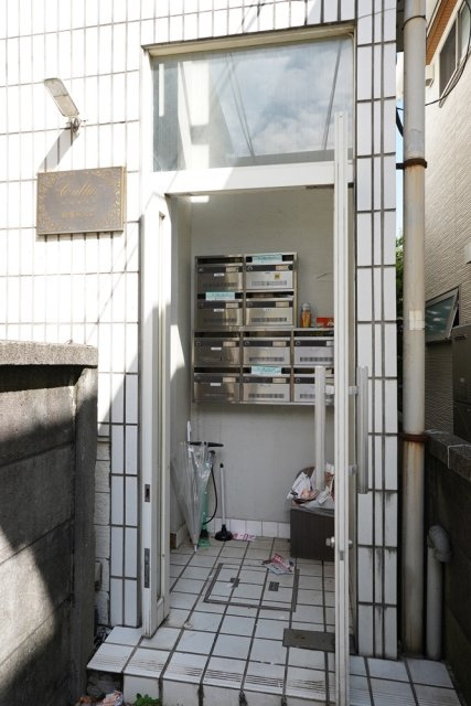 カルタス２１駒場東大前のエントランス