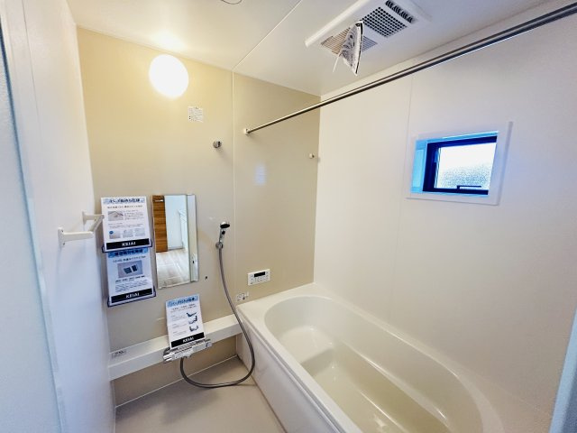 新築　前橋市前箱田町1期　2号棟の浴室|現地写真　乾燥・暖房・涼風と充実の内容！お風呂に入る前に暖房をつけておけば、寒い嫌な思いはしません。									


