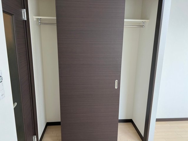 apartmentAの収納|クローゼットです