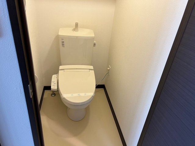 apartmentAのトイレ|トイレです（温水洗浄便座付き）