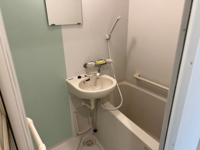 apartmentAの浴室|浴室です（浴室乾燥機付き）