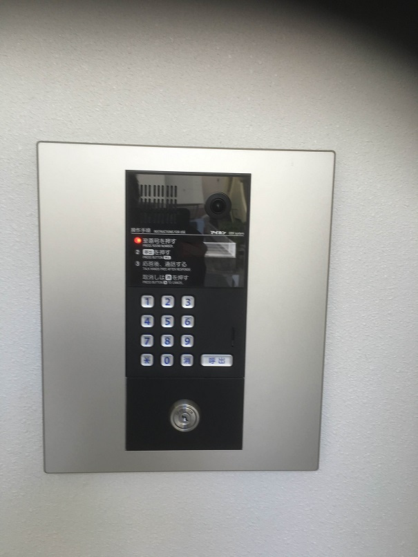 apartmentAのエントランス|オートロック付きです