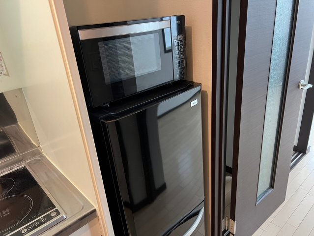 apartmentAの設備|電子レンジ・冷蔵庫付きです