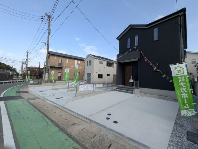 南区桧原5丁目1期　4号棟の前面道路含む現地写真