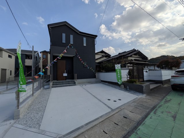 南区桧原5丁目1期　4号棟の前面道路含む現地写真