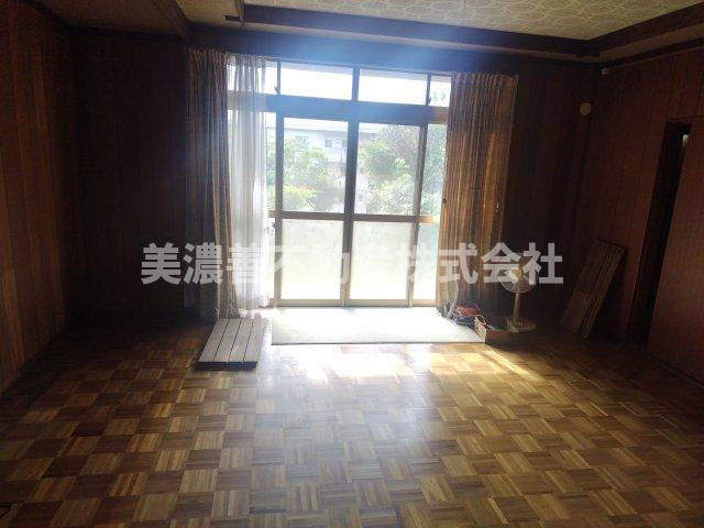 ６５１３６　岐阜市長良戸建の洋室