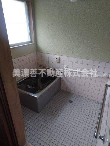 ６５１３６　岐阜市長良戸建の浴室