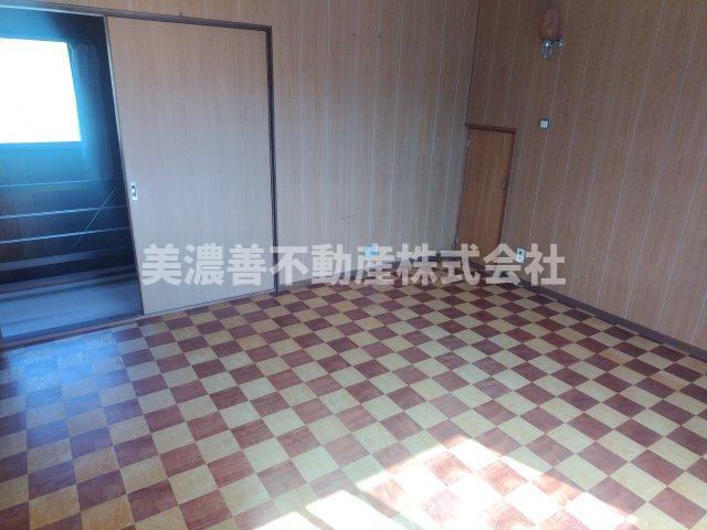 ６５１３６　岐阜市長良戸建の洋室