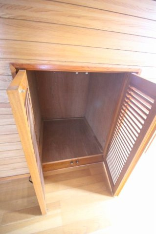 小山市西城南7丁目　1期の収納|階段下を活用した収納スペースです！掃除道具や日用品のストック置場として重宝しそうですね！