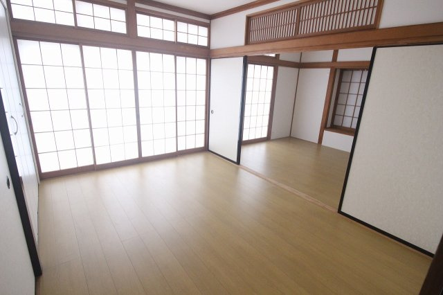 小山市西城南7丁目　1期の洋室|南側の大きな窓から明るい陽射しが差し込む6帖洋室です！家族がゆったり過ごせるくつろぎ空間になりそうですね！