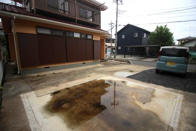 小山市西城南7丁目　1期の駐車場|建物まわりにもゆとりがあり、自転車置場やお子さまの外遊びスペースとしても活用できそうです！