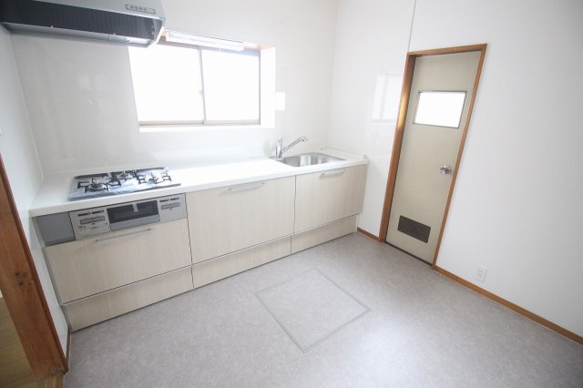 小山市西城南7丁目　1期のキッチン|新品交換済みのキッチンです！お手入れもしやすく、毎日のお料理時間が楽しくなりそうですね！