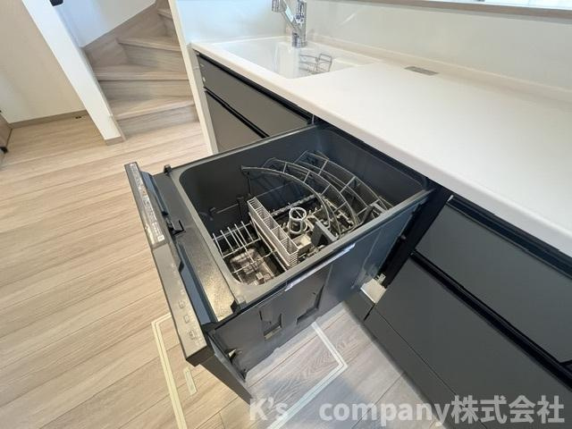茅ヶ崎市菱沼3丁目　新築戸建　C号棟のキッチン|家事の負担を軽減してくれる食器洗い乾燥機付き☆