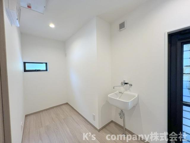茅ヶ崎市菱沼3丁目　新築戸建　C号棟のその他|家事スペース3帖◇勝手口があります◇