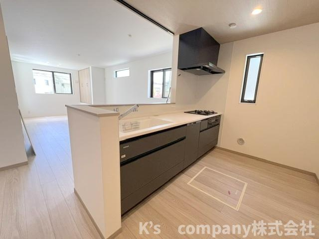 茅ヶ崎市菱沼3丁目　新築戸建　C号棟のキッチン|ゆったりとした広さのあるキッチン☆