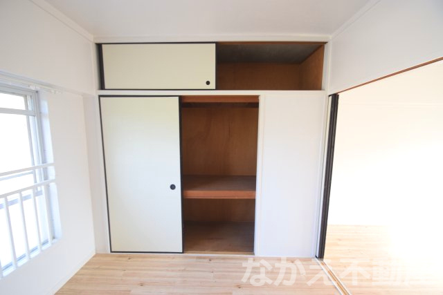 【設備】 | 落ち着いた色調の寝室です