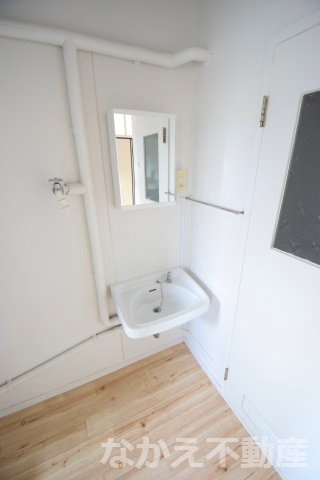 【洗面所】 | 脱衣スペースもあります