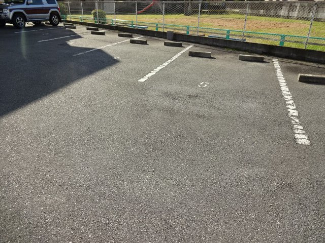 サンコーポラスの駐車場