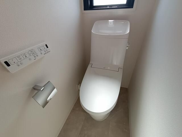 ＤＥＣＯＲ　ＧＲＡＮＤＥ　ＡＳＡＫＵＳＡのトイレ