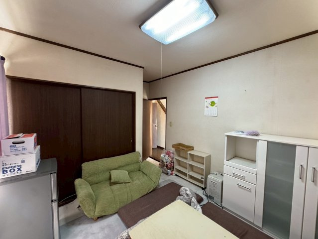 -三丁目不動産-　熊谷市上江袋　駐車3台以上の洋室