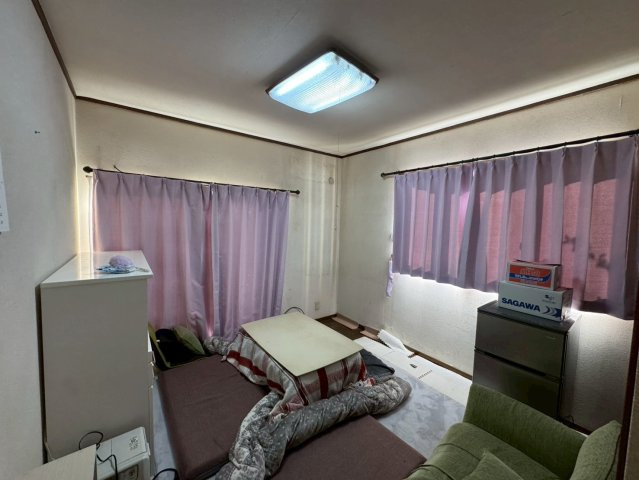 -三丁目不動産-　熊谷市上江袋　駐車3台以上の洋室