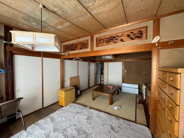 -三丁目不動産-　熊谷市上江袋　駐車3台以上の和室