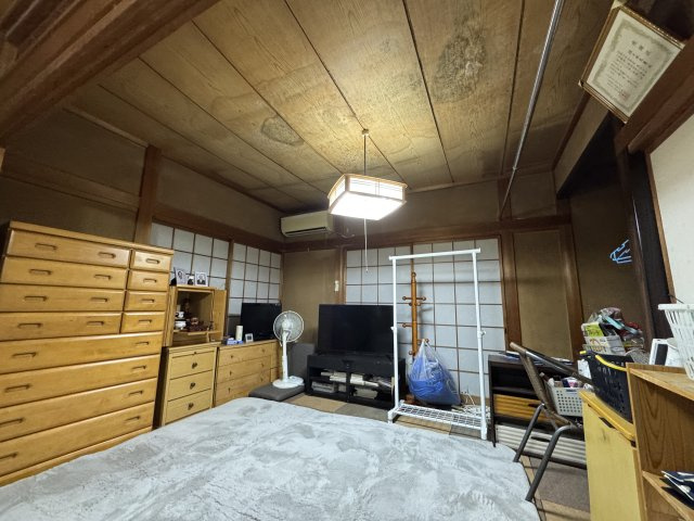 -三丁目不動産-　熊谷市上江袋　駐車3台以上の和室