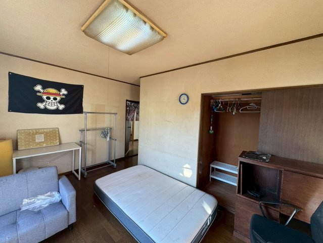 -三丁目不動産-　熊谷市上江袋　駐車3台以上の洋室