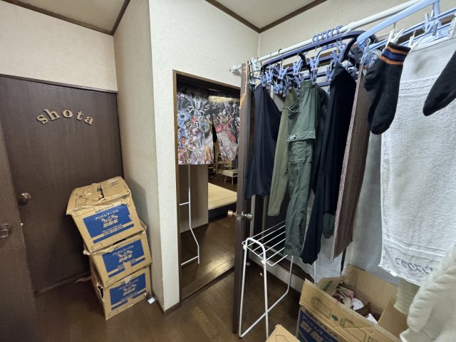 -三丁目不動産-　熊谷市上江袋　駐車3台以上の洋室