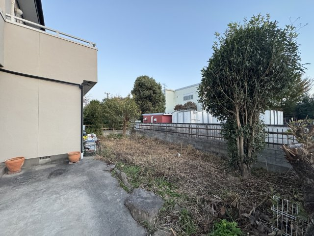 -三丁目不動産-　熊谷市上江袋　駐車3台以上の庭