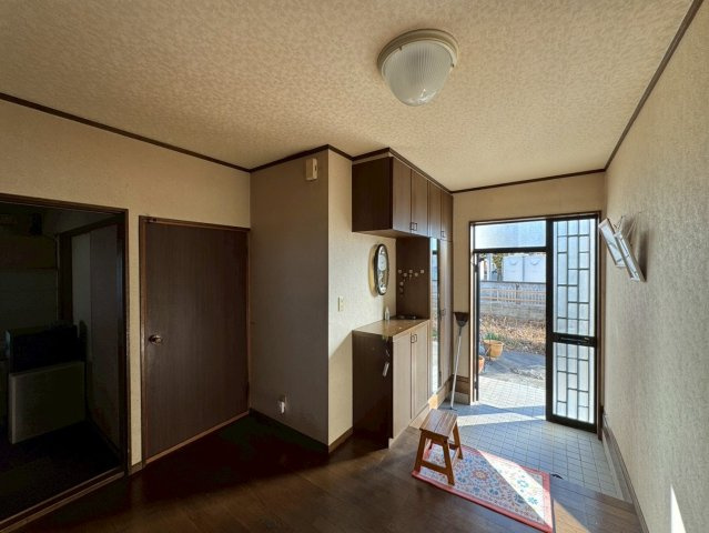 -三丁目不動産-　熊谷市上江袋　駐車3台以上の玄関