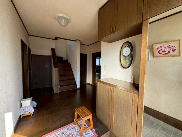 -三丁目不動産-　熊谷市上江袋　駐車3台以上の玄関