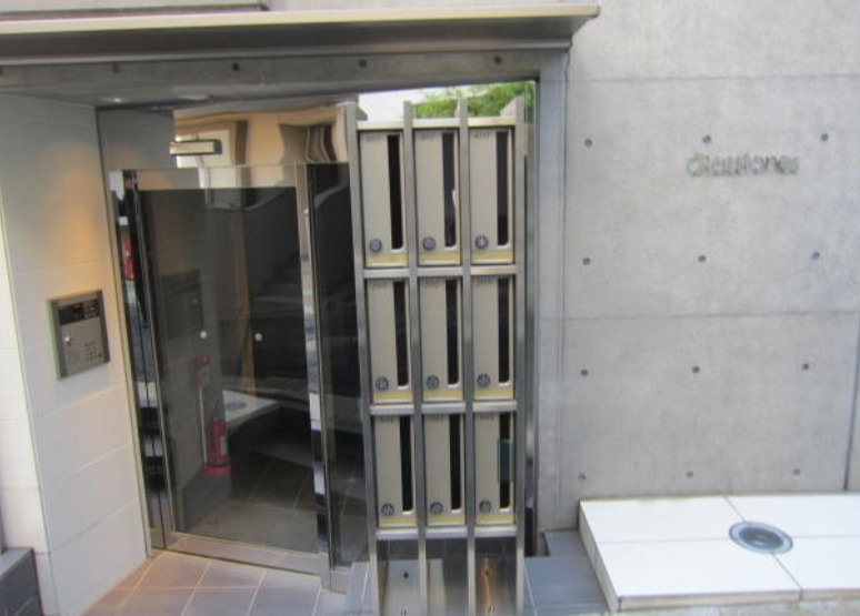 グラストーンズのエントランス