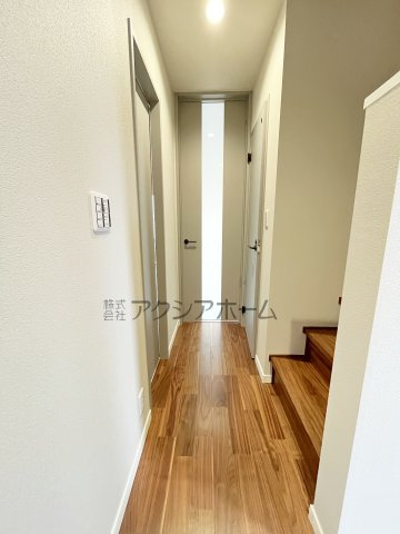 所沢市狭山ヶ丘2丁目・全1棟　新築一戸建　～LDK18帖～の玄関