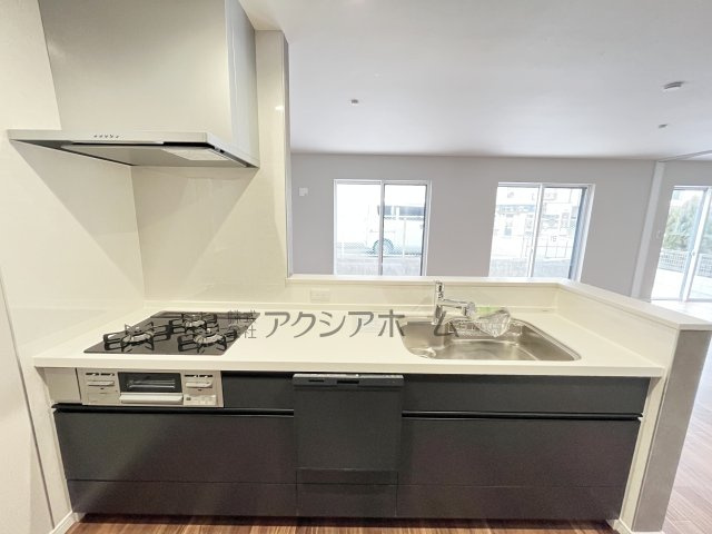 所沢市狭山ヶ丘2丁目・全1棟　新築一戸建　～LDK18帖～のキッチン|オープンエアなカウンタータイプの対面キッチン