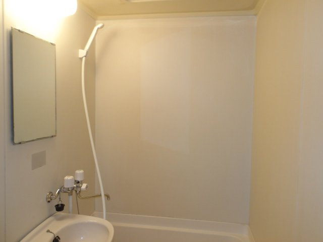 ファーランジュ阿佐谷の浴室|コンパクトで使いやすいお風呂です