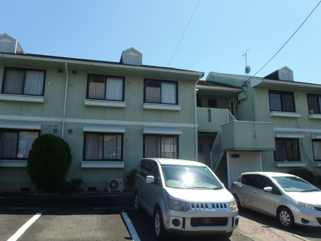 ジュネス若松の駐車場