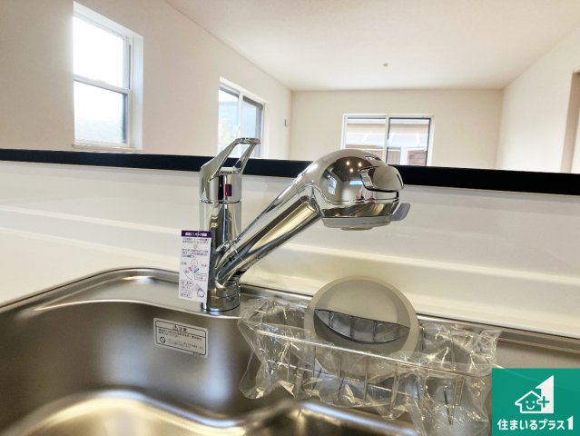 加古川市野口町良野　第15期　新築一戸建ての設備|浄水器を内蔵！炊飯時、お茶を作る時に安心してお水を使えます！お湯と冷水、浄水と原水、シャワーの切替えもワンタッチです！