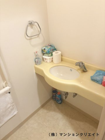 シンフォニアガーデン福井のトイレ|トイレの中には手洗いスペース付き