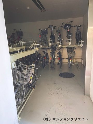 シンフォニアガーデン福井の駐輪場