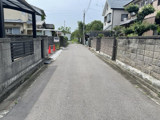 屋島西町　土地の前面道路含む現地写真