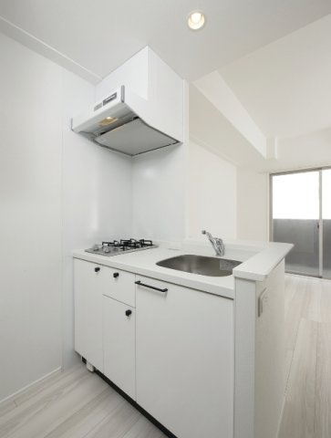 新品家具付きマンション住吉30(KaGood福岡)のキッチン|コンパクトなキッチンで掃除もラクラク