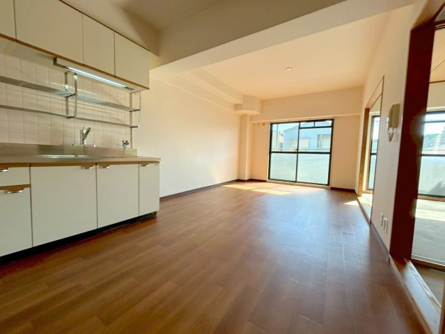 エトワール小松の居間・リビング