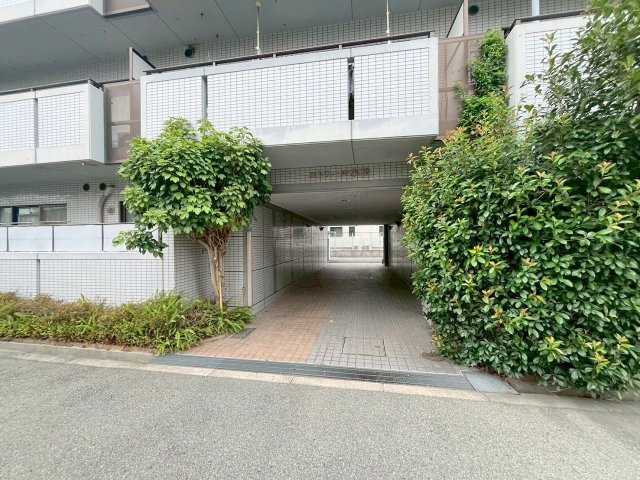 エトワール小松のエントランス