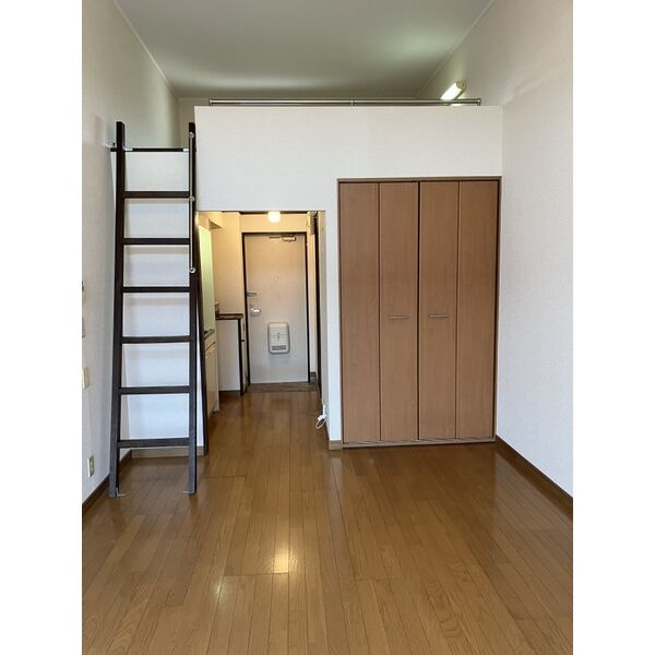 ガーデンハイツの居間・リビング