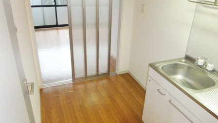 クレール船橋の居間・リビング|広めのキッチンです