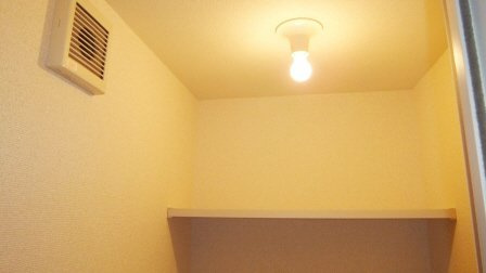 クレール船橋のトイレ|トイレの上に棚付き