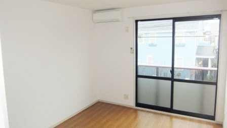 クレール船橋の居間・リビング|奥行きのある収納